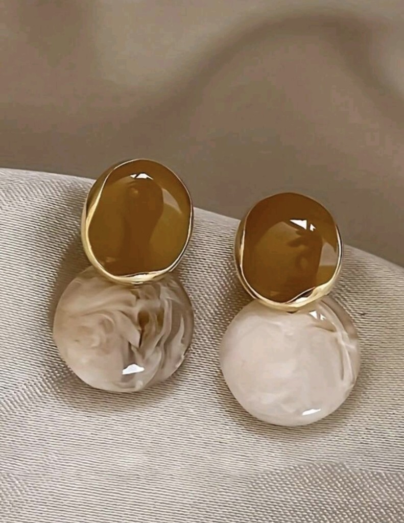 Aros dorados piedra nude