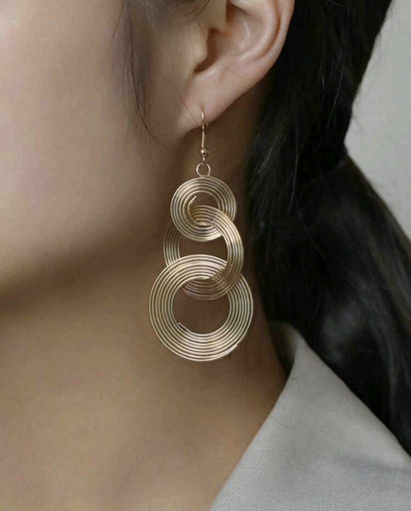 Aros dorados colgante y circular