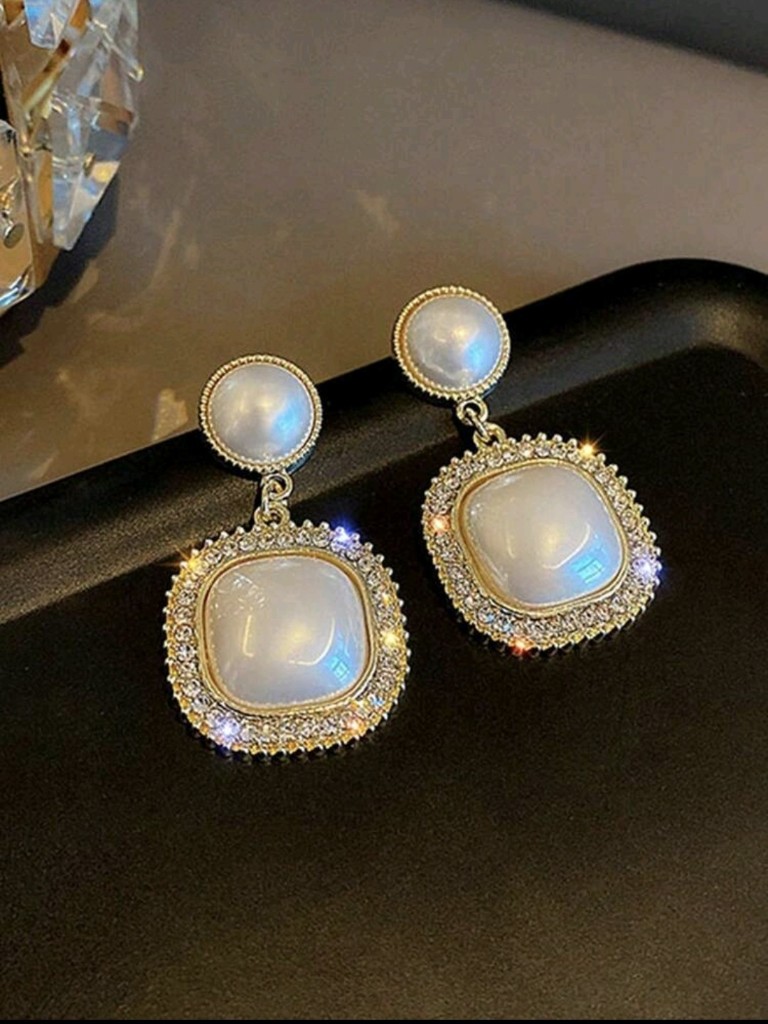 Aros dorados con piedra