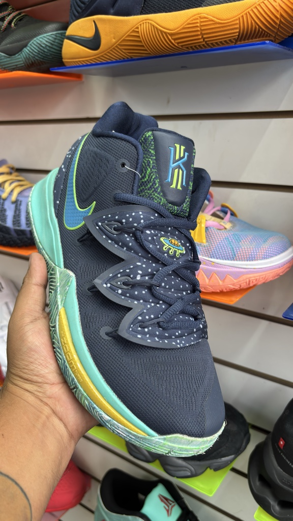 Nike Kyrie 5 UFO