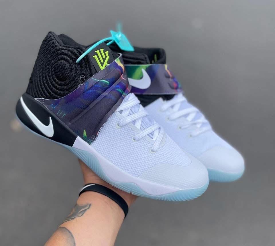 Nike Kyrie blancos broche