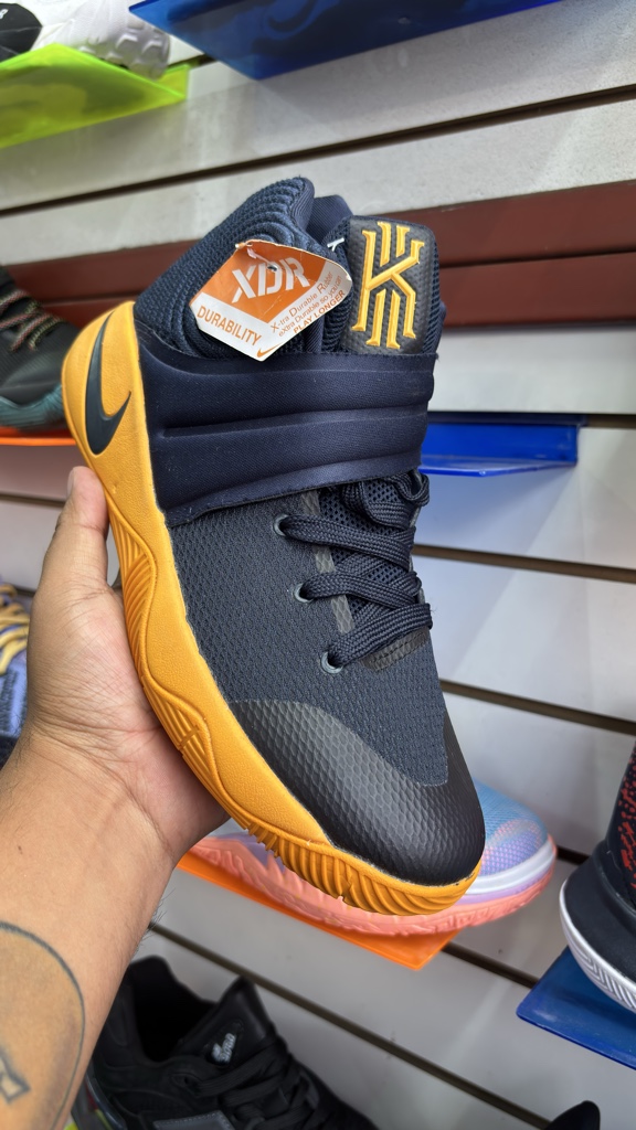 Nike Kyrie 2 Cavs