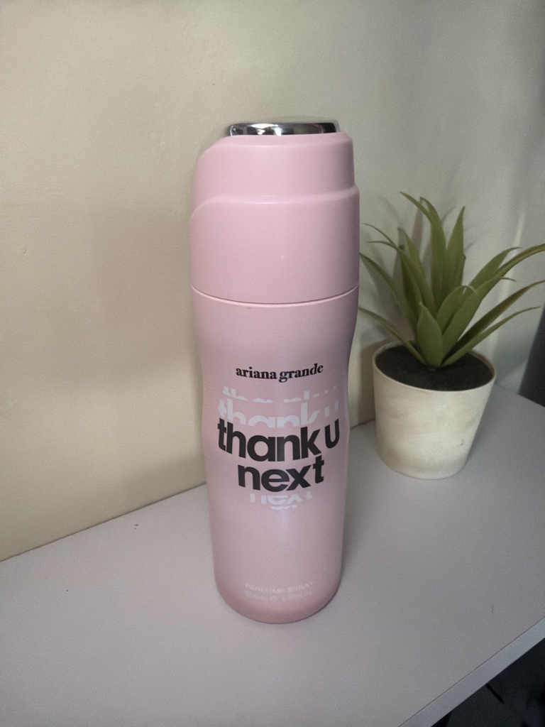 Ariana Grande Thank U, Next rosa