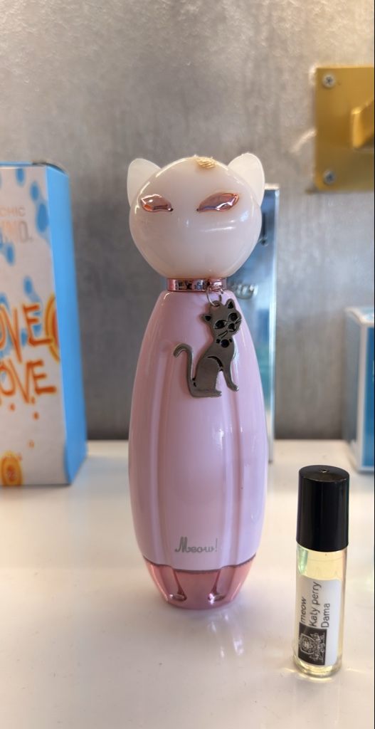 Ariana grande Meow rosado