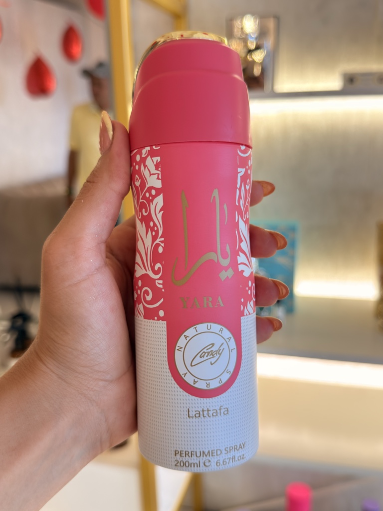 Aerosol Lattafa Yara spray rosado