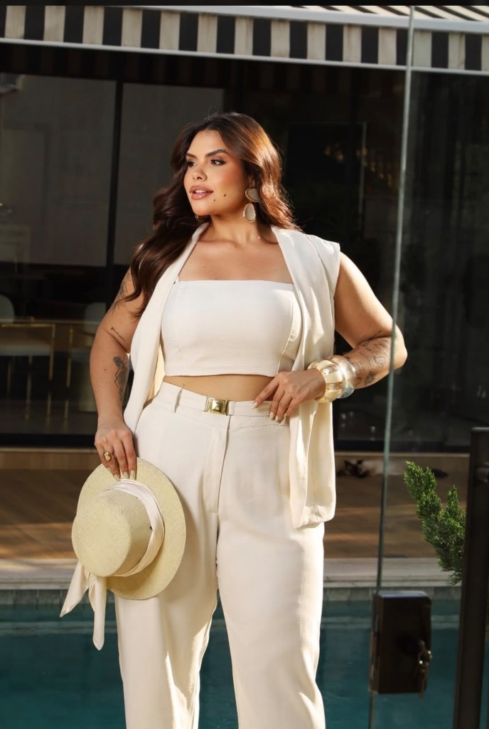 Conjunto bege elegante