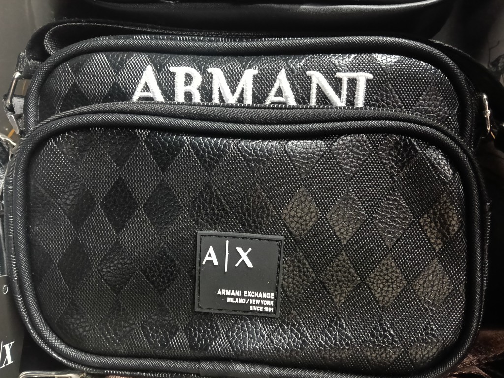 Armani Exchange bandolero