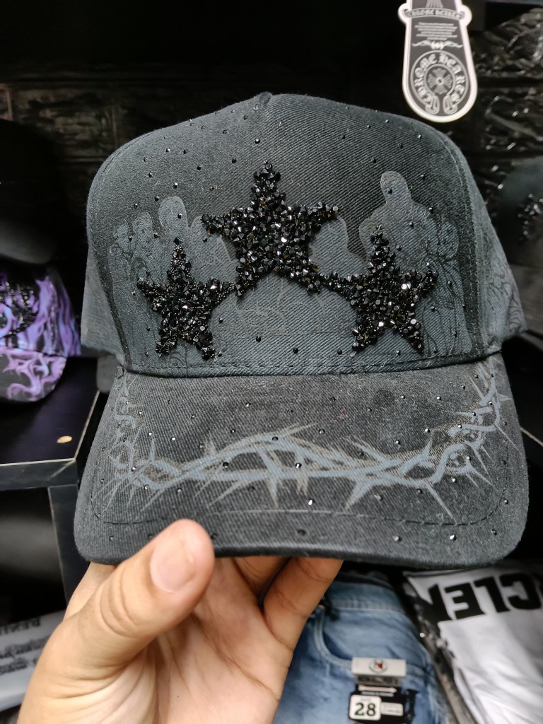 Gorra pedrería