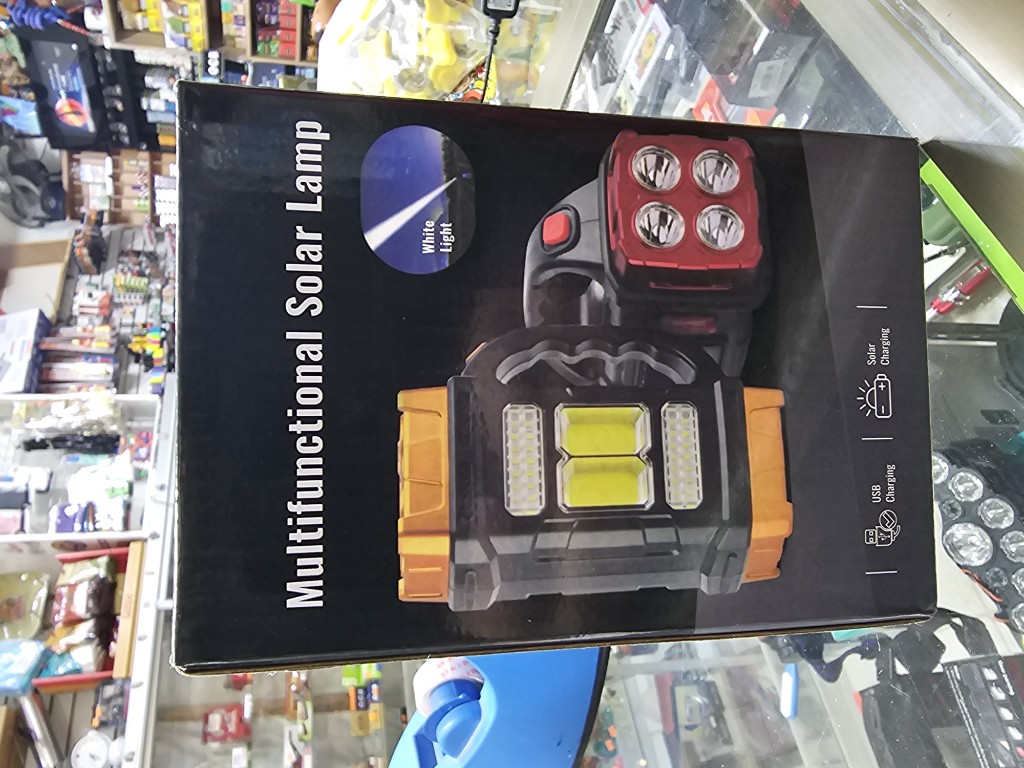 Lámpara linterna solar multifuncional