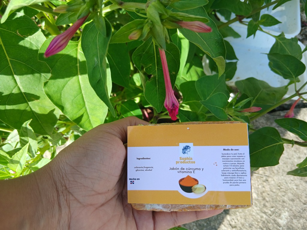 Jabón de cúrcuma quita mancha