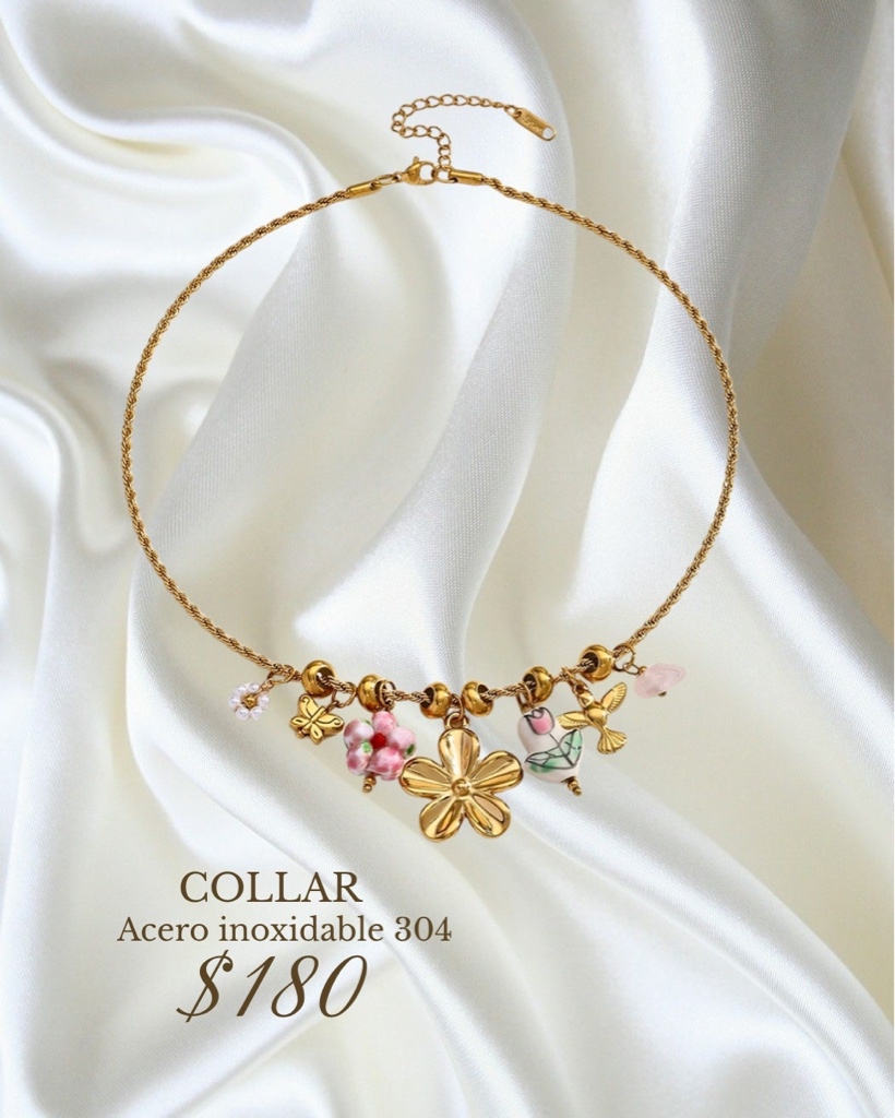 Collar dorado con dijes