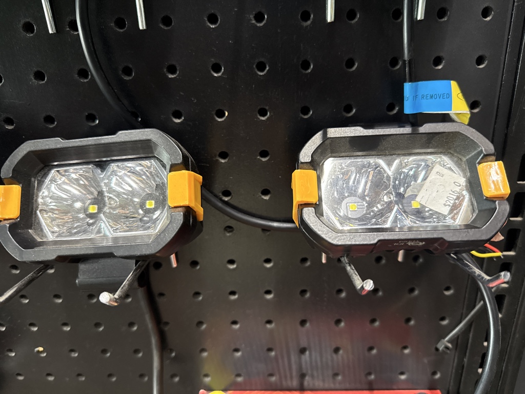 Luces LED auxiliares negras/amarillas transparentes