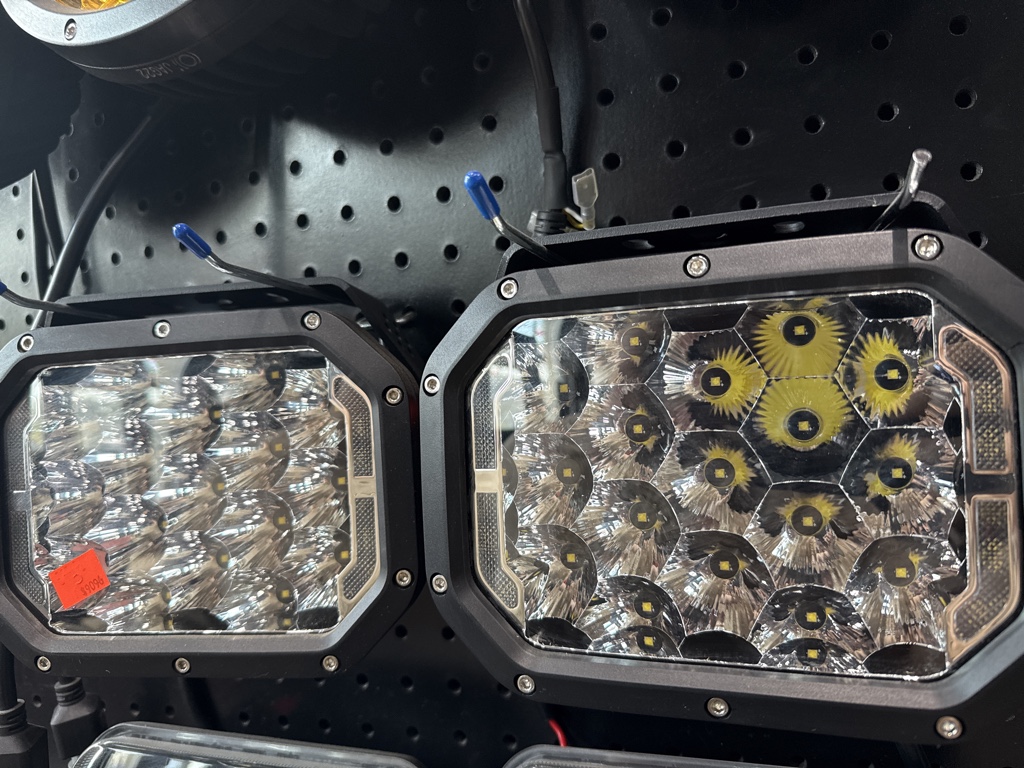 Faro LED c/Tornillos #95