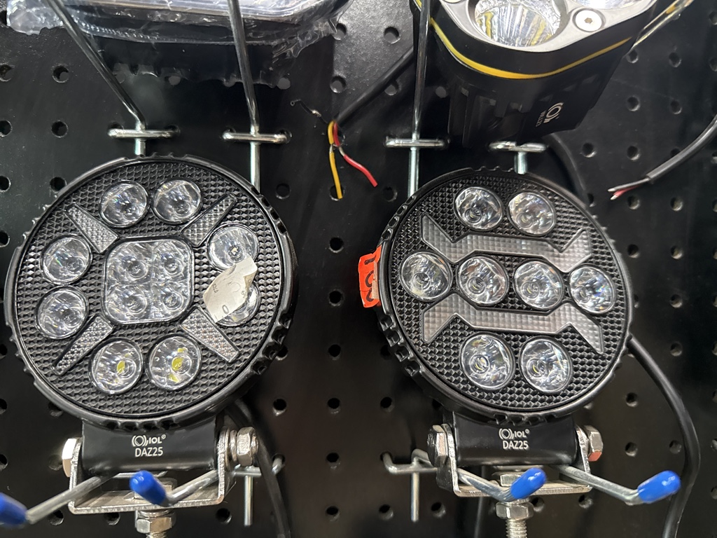 Faros LED redondos DAZ25 #106