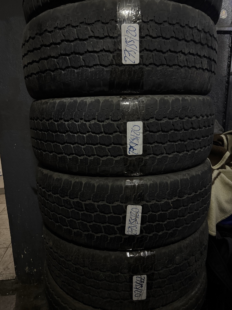 Juego 275/55R20 Goodyear AT