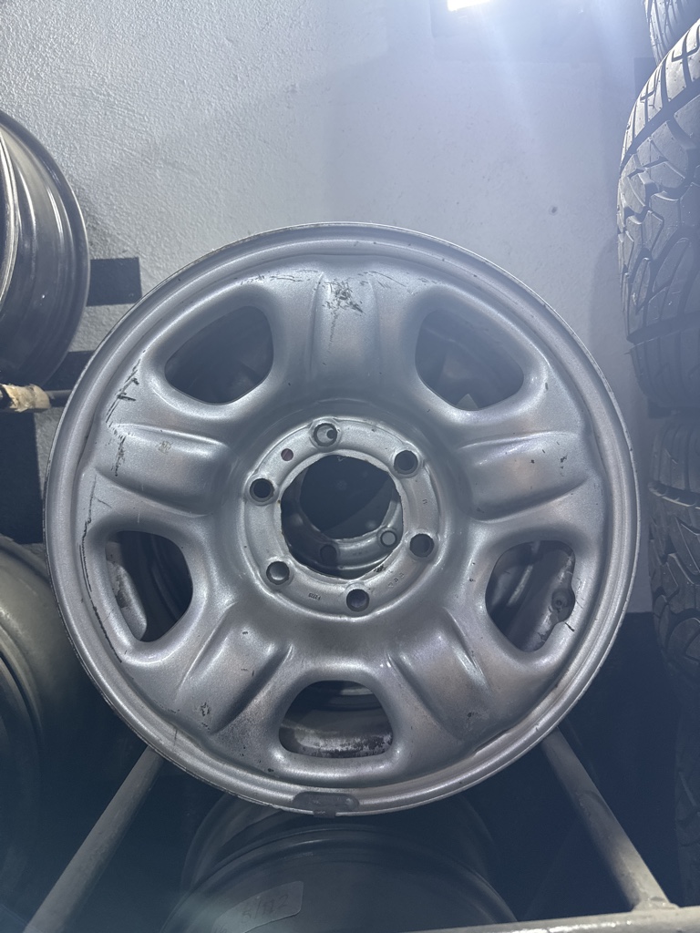 Rin de acero gris 16 6/139 Chevrol colorado