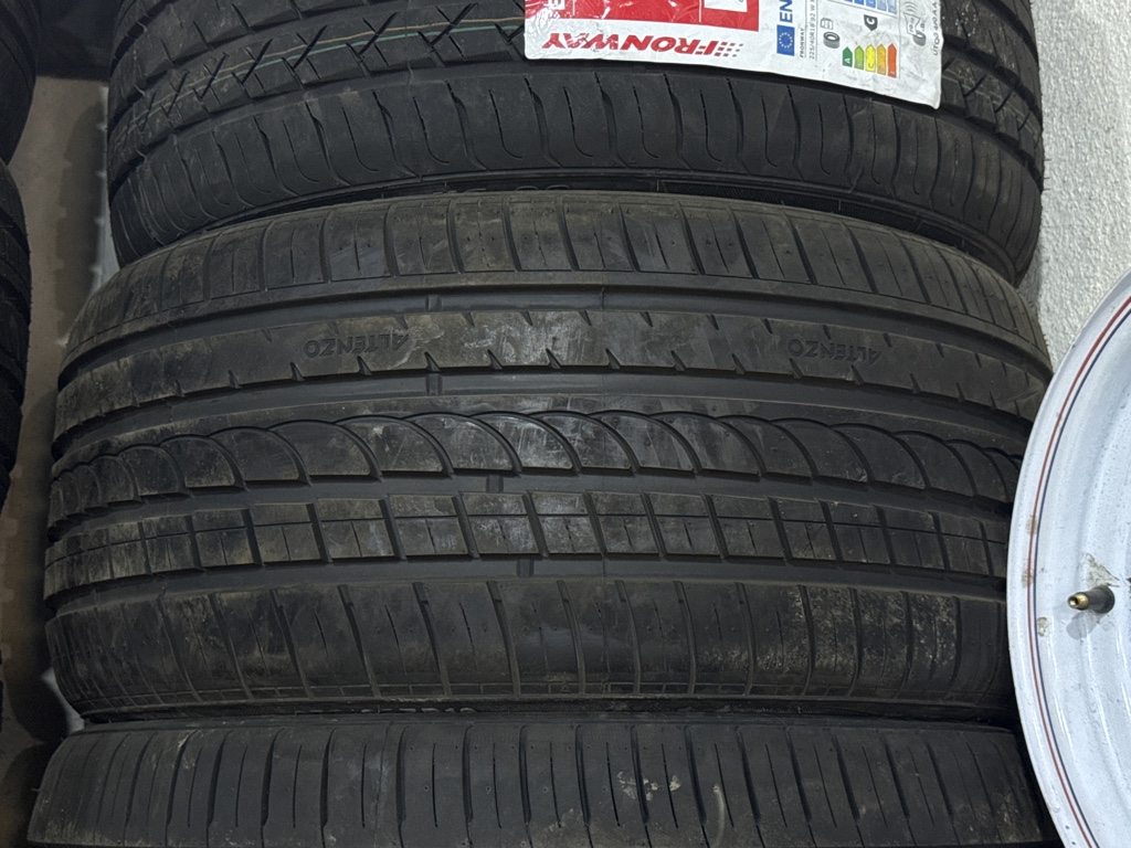 225/35ZR20 Altenzo