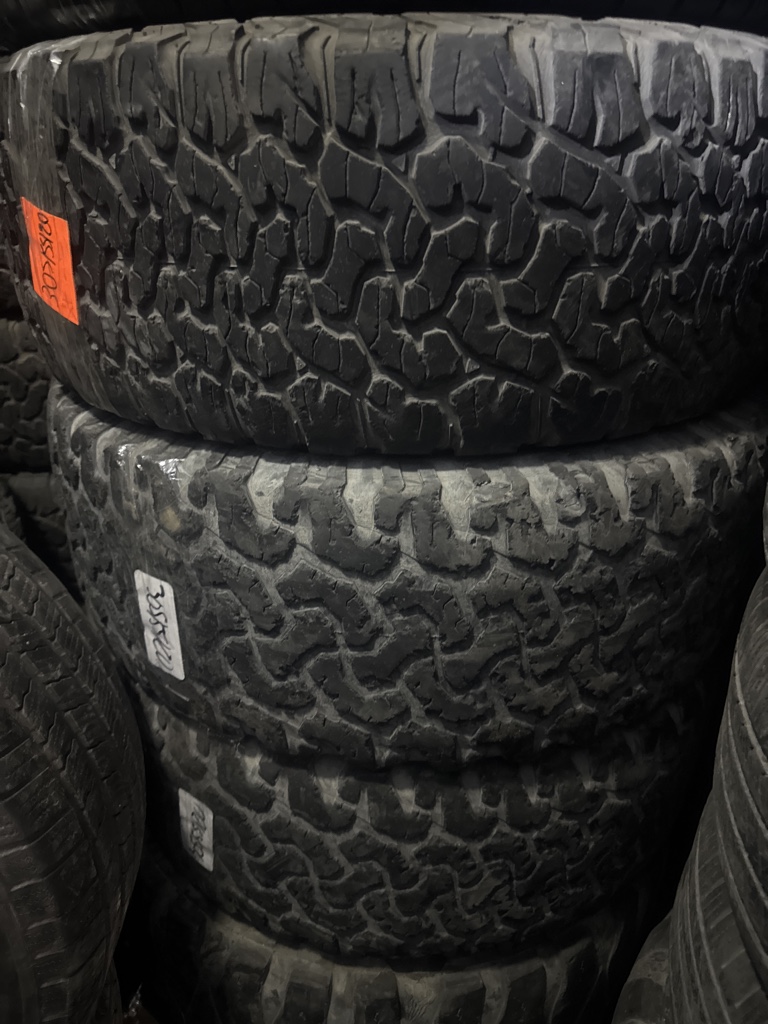 305/55R20 AT