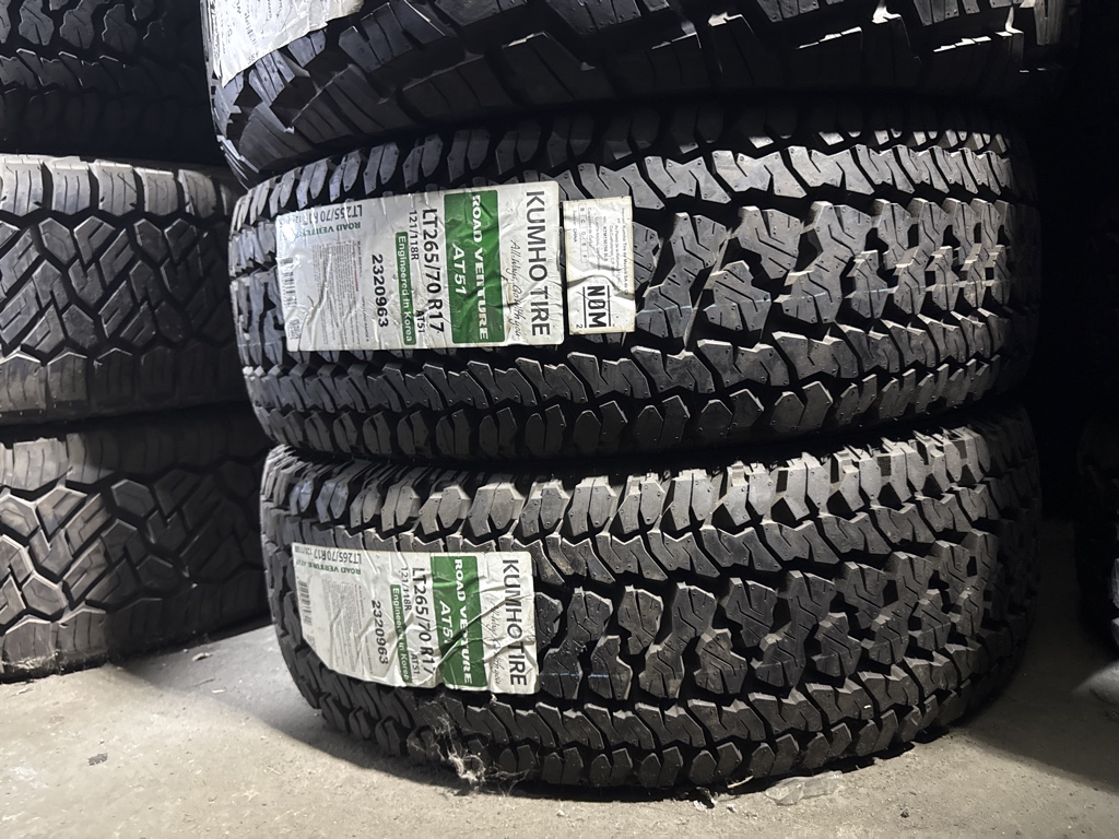 265/70R17 LT Kumho Tire Road Venture AT51