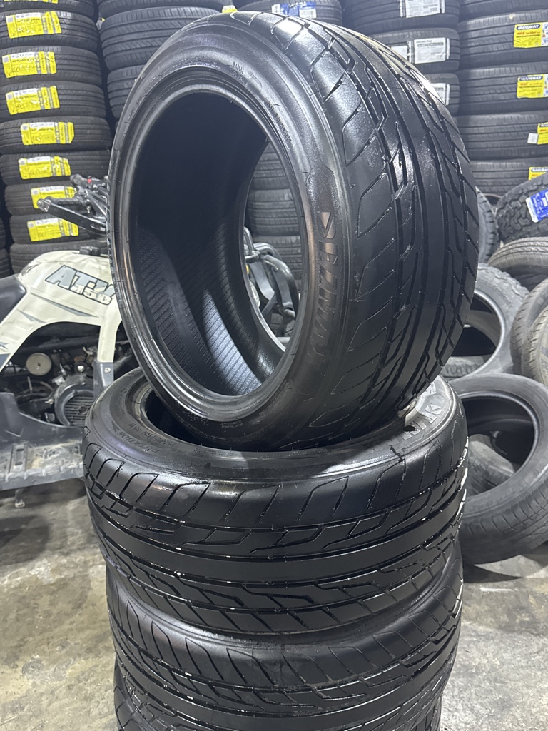 Juego 255/45R17 Como Nuevas Marca DELMAX