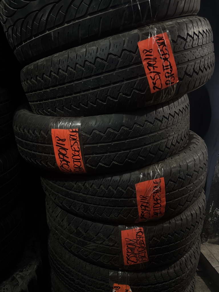 Juego 255/70R18 Bridgestone.