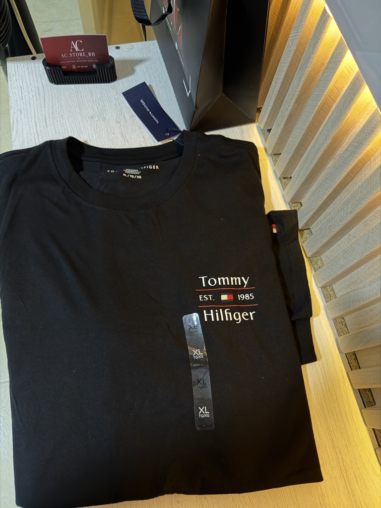 Tommy Hilfiger camiseta negra