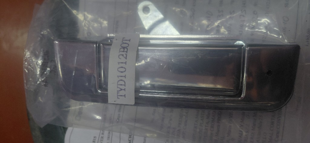 ABRIDOR DE COMPUERTA MODELO89-94 PARTE:HU1500 CROMADO TYD1012BOT manija cromada
