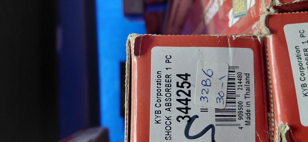 AMORTIGUADOR TRASERO; Marca KAYABA;Modelo 88--95;Parte 344254; Tipo GAS;medida 24"; Carac:ARGOLLA Y TORNILLO