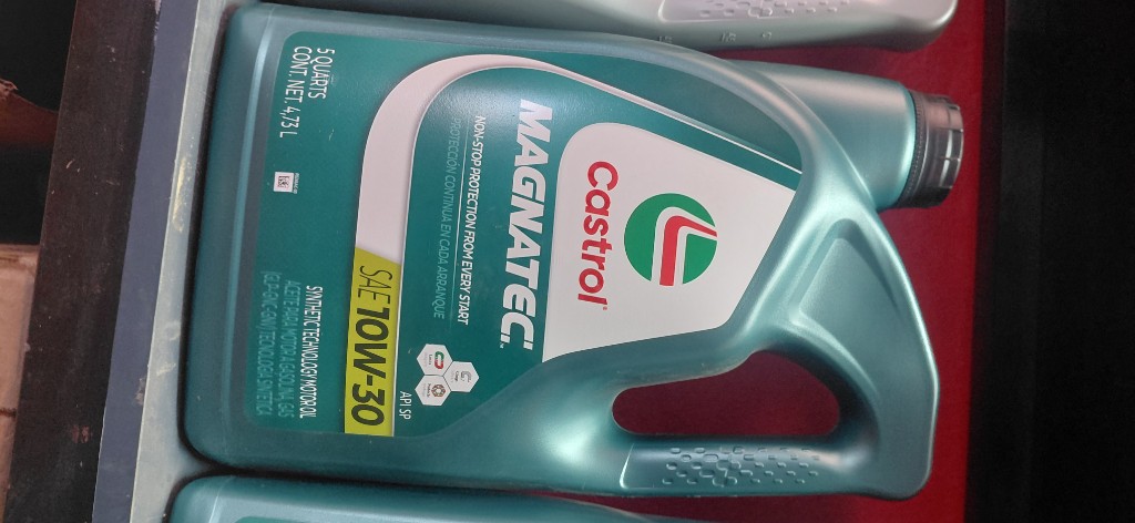 ACEITE; CASTROL; SEMI-SINTETICO; 10W30; MAGNATEC; GARRAFA:GASOLINA