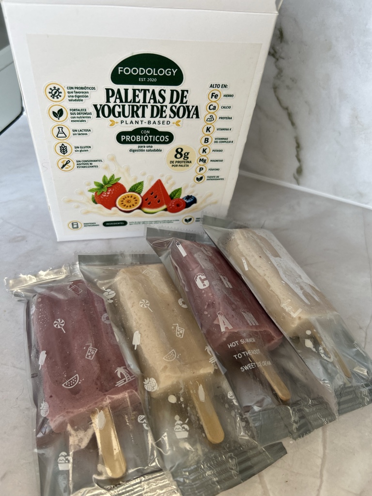 Paletas de yogurt de soya mixta