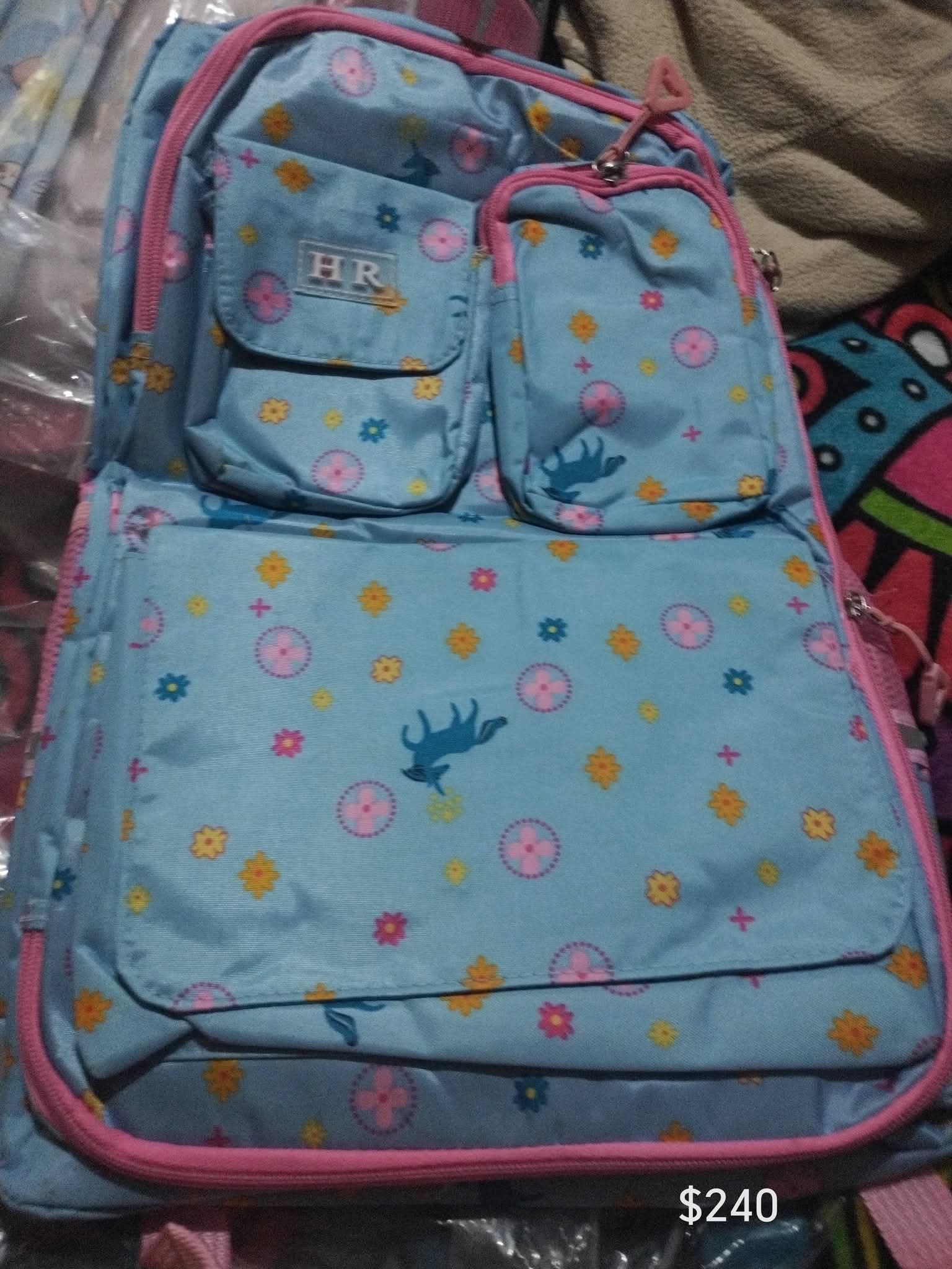 Mochila escolar azul con estampado floral