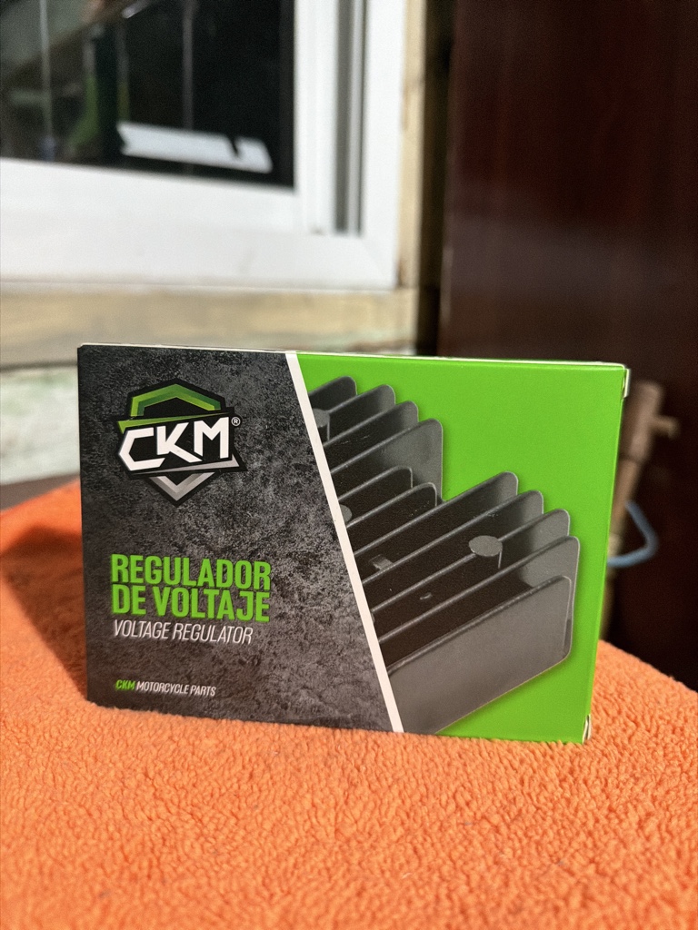 Regulador de voltaje RX 150 5 cables Luz Encendida