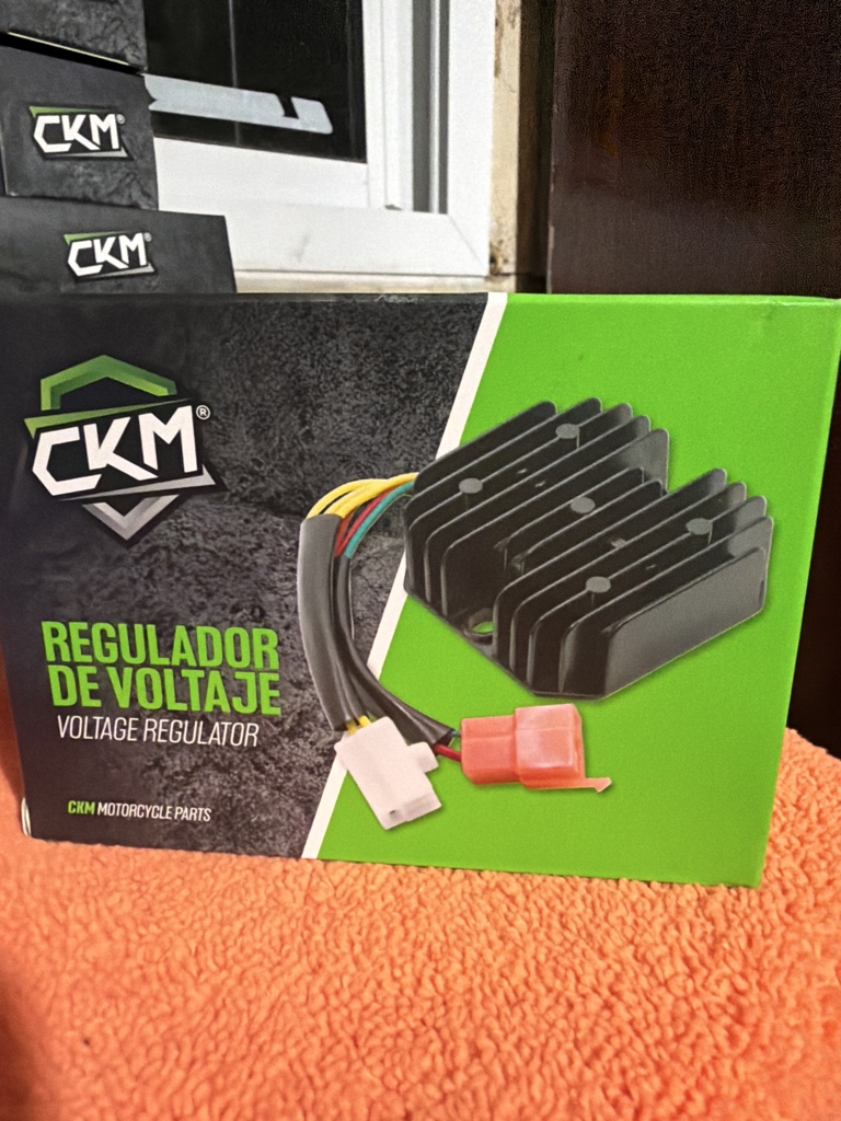 Regulador de voltaje Smash 110 6/cables L/enc