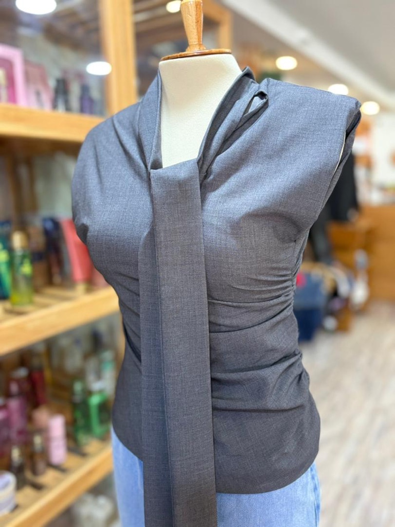 Blusa Gris con hombreras Zara