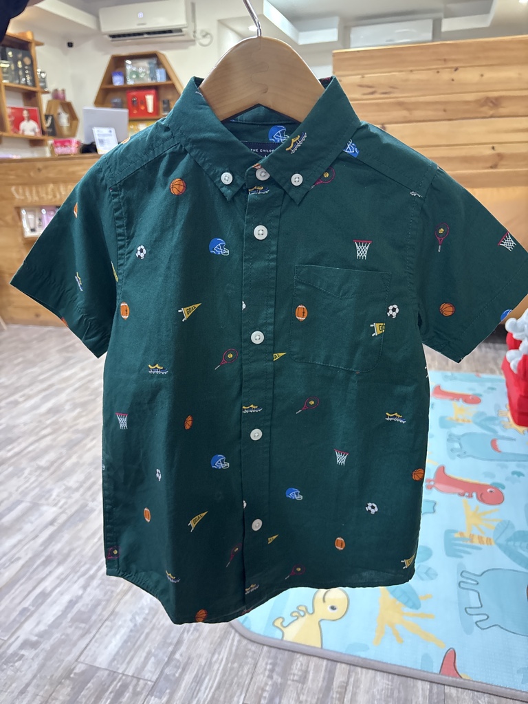 Camisa verde navidad con estampado de pelotas niñoTCP