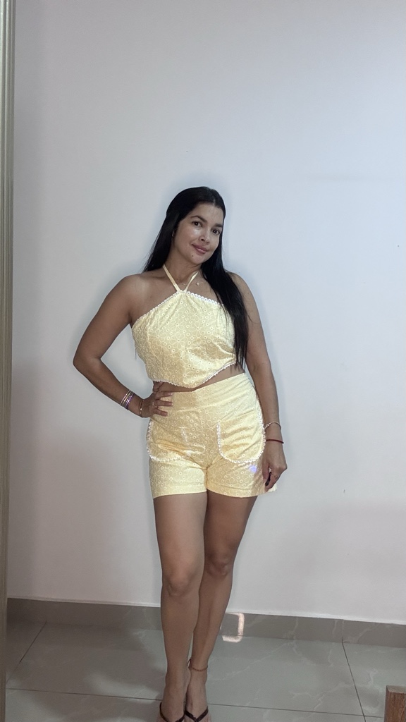Set corto amarillo floral