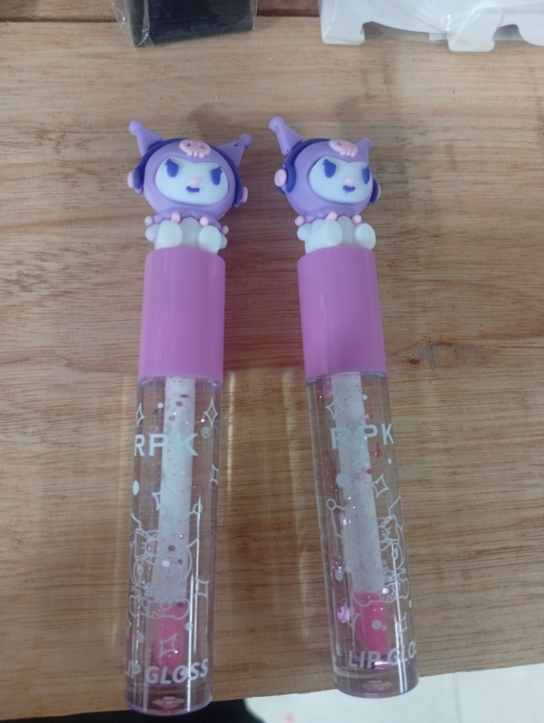 BRILLO LABIAL KUROMI