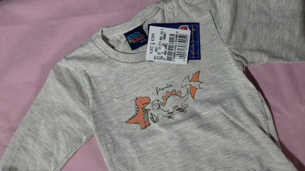 Remera Dino