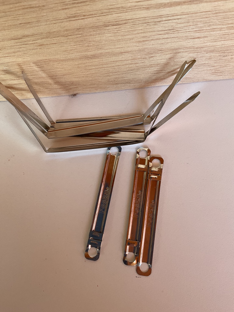 Foska pinza metálica para carpeta