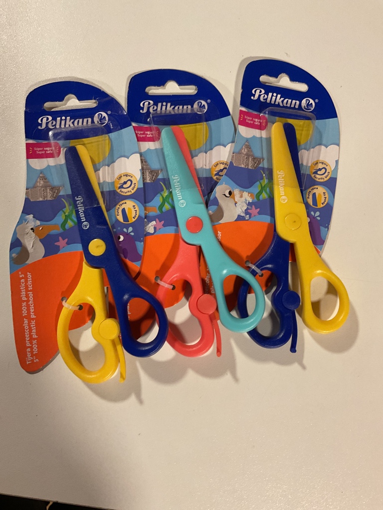 Pelikan tijeras plasticas