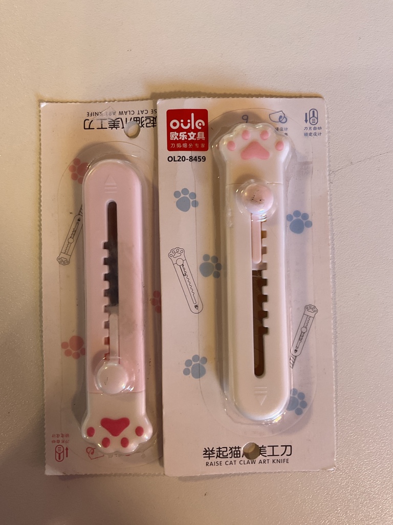 Ouila cuchillo cat paws