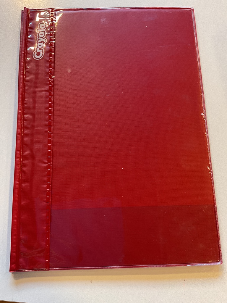 Crayola carpeta roja