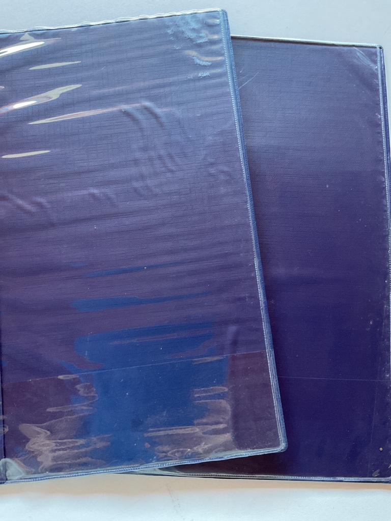 Carpeta plastica azul oscuro tapa transparente