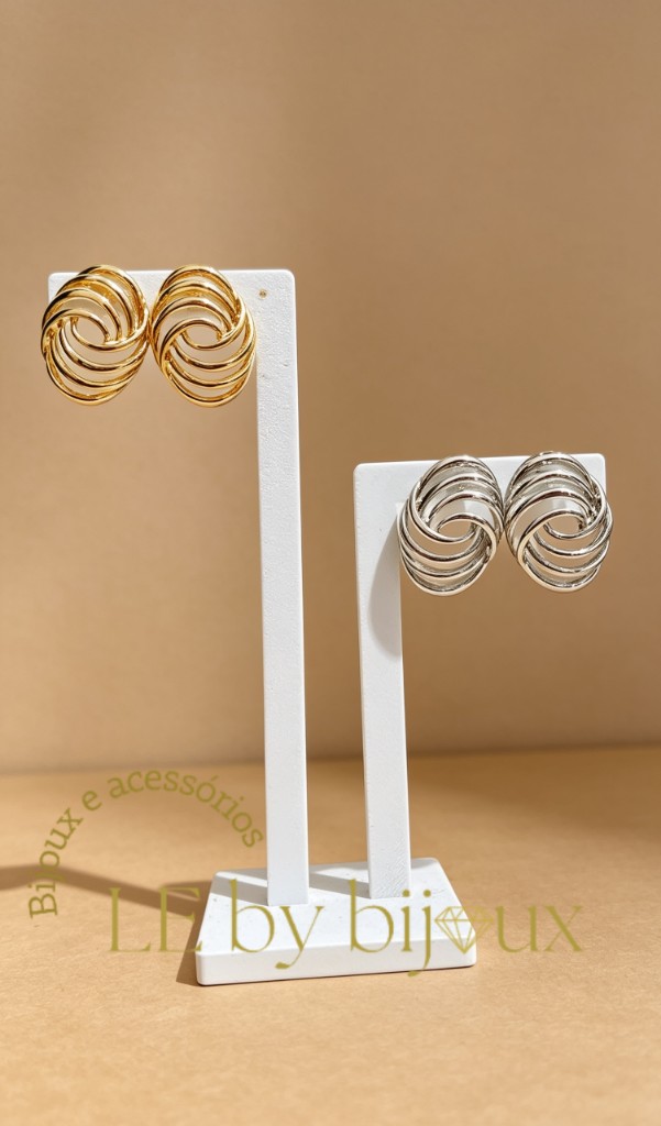 Brincos espiral dourados e prateados