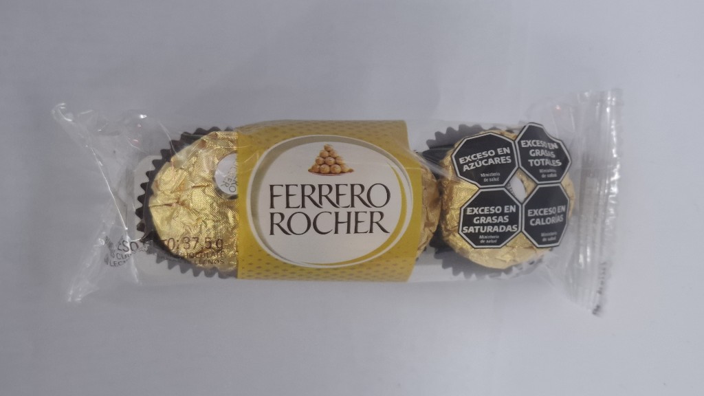 Ferrero Rocher bombones dorados.