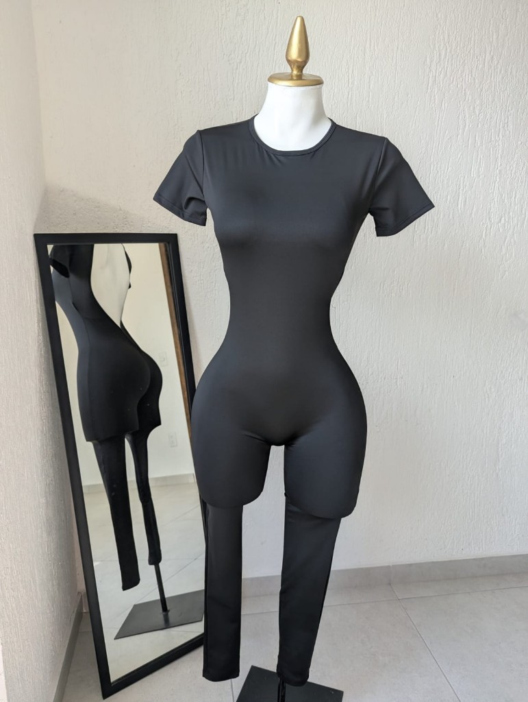 Enterizo manga corta NEGRO W7078 SALVA