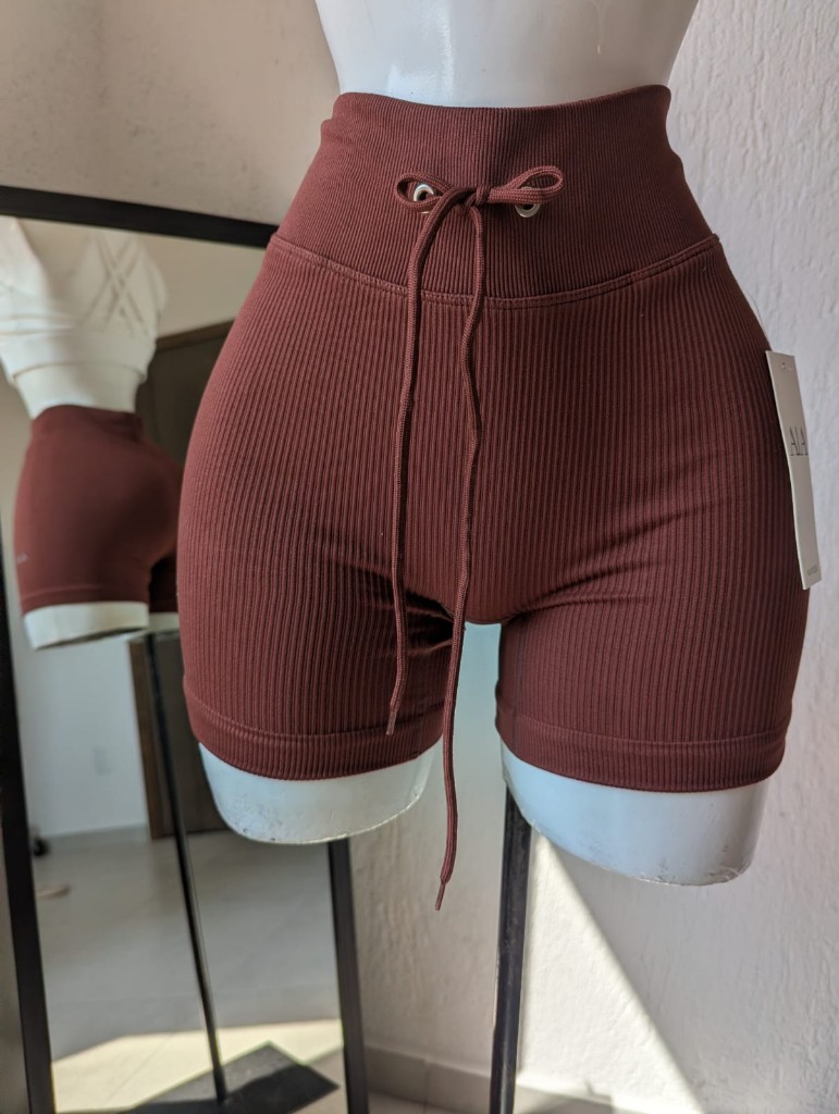 Short deportivo liso CAFE