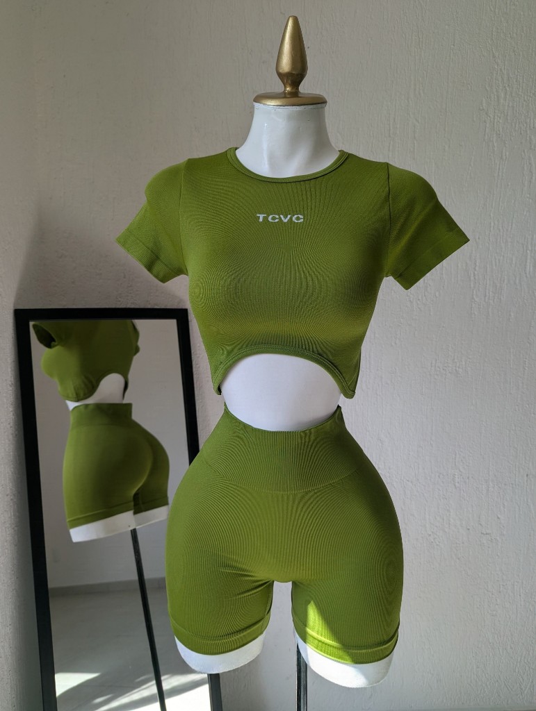 Conjunto deportivo short VERDE short AU