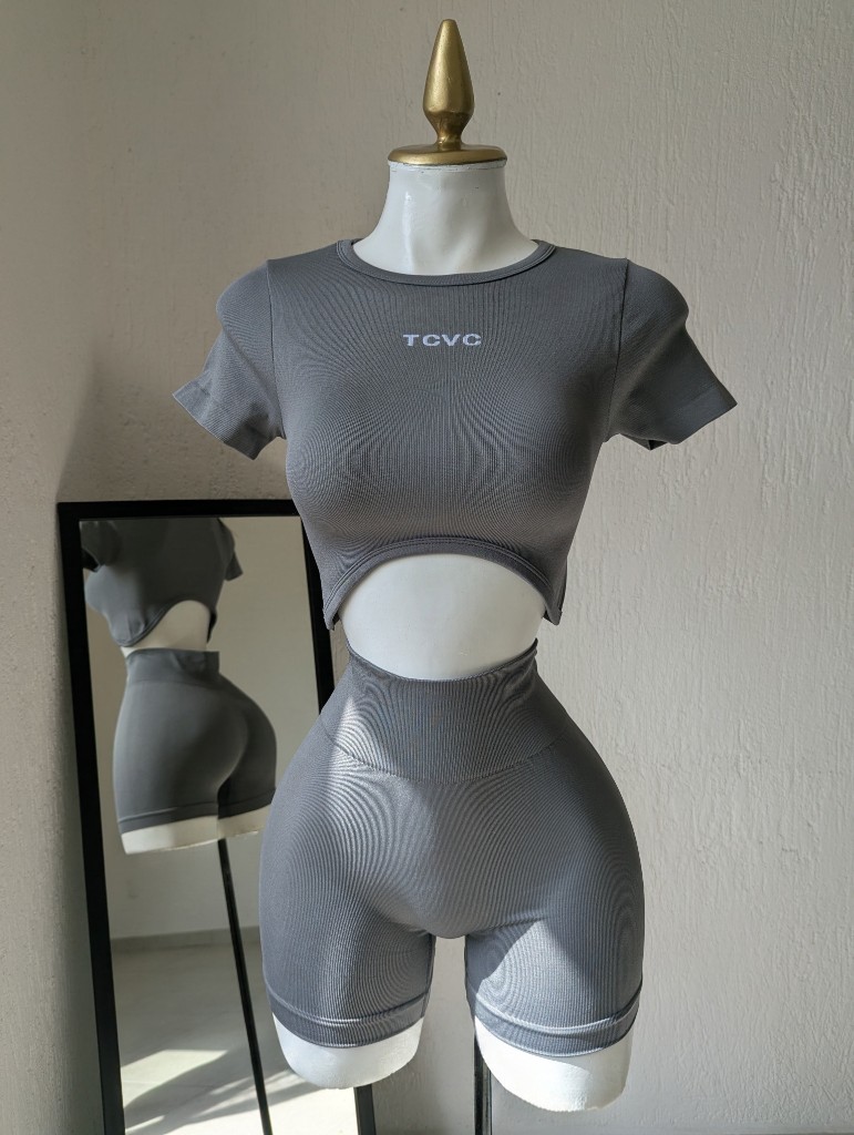 Conjunto deportivo short GRIS AU