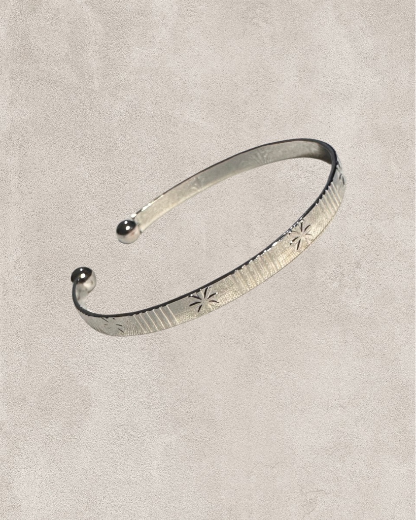Pulsera Rígida Estrellas Plateada